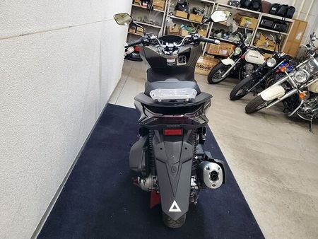ホンダ PCX125 【マル得】PCX125 2023年モデル ロングスクリーン リヤボックスマウント装備!! 23