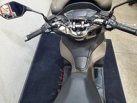 ホンダ PCX125 【マル得】PCX125 2023年モデル ロングスクリーン リヤボックスマウント装備!! 24