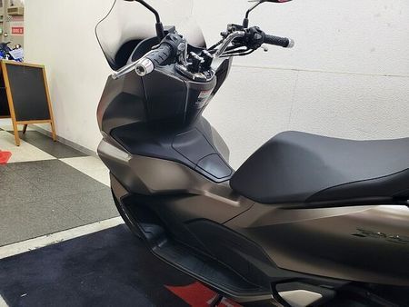 ホンダ PCX125 【マル得】PCX125 2023年モデル ロングスクリーン リヤボックスマウント装備!! 32