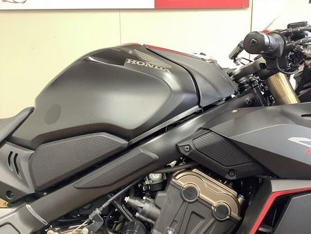ホンダ CBR650R CBR650R STRIKER製ガードスライダー グリップヒーター USB電源 ヘルメット 17