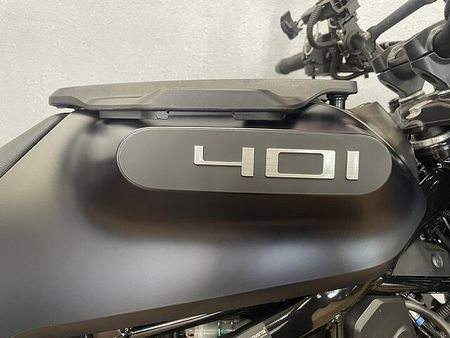 ハスクバーナ SVARTPILEN 401 スヴァルトピレン401 2022年モデル 充電機能付きスマホホルダー装備 ローダウンカスタ 21