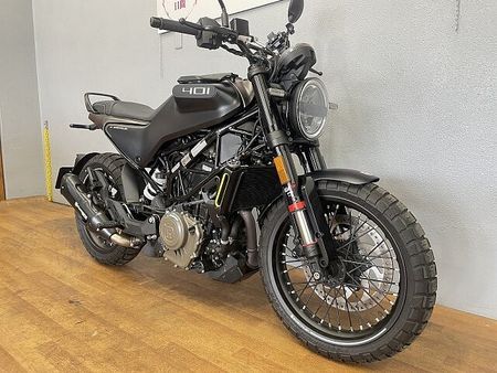 ハスクバーナ SVARTPILEN 401 スヴァルトピレン401 2022年モデル 充電機能付きスマホホルダー装備 ローダウンカスタ 3