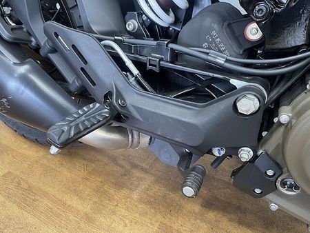 ハスクバーナ SVARTPILEN 401 スヴァルトピレン401 2022年モデル 充電機能付きスマホホルダー装備 ローダウンカスタ 33