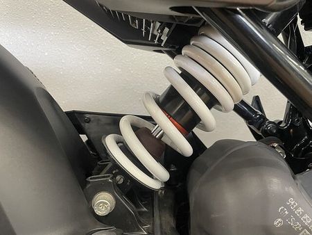 ハスクバーナ SVARTPILEN 401 スヴァルトピレン401 2022年モデル 充電機能付きスマホホルダー装備 ローダウンカスタ 38