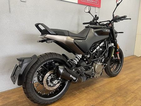 ハスクバーナ SVARTPILEN 401 スヴァルトピレン401 2022年モデル 充電機能付きスマホホルダー装備 ローダウンカスタ 6