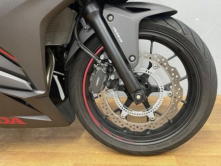 ホンダ CBR400R CBR400R 2019年モデル マルチバー・アクラポビッチスリップオンマフラー装備! 17