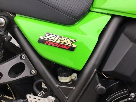 カワサキ ZRX1200R ZRX1200DAEG フェンダーレス・エンジンスライダーなどカスタム多数 38