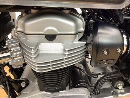 カワサキ W800 W800!(2024年モデル、ワンオーナー車)グリップヒーター、ETC標準装備! 18