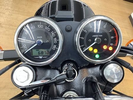 カワサキ W800 W800!(2024年モデル、ワンオーナー車)グリップヒーター、ETC標準装備! 9