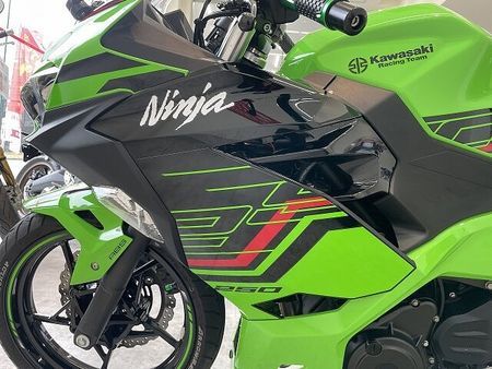 カワサキ ニンジャ 250 【7月限定価格】NINJA250【マル得】2023年モデル/フェンダーレス/カスタムグリッ 32