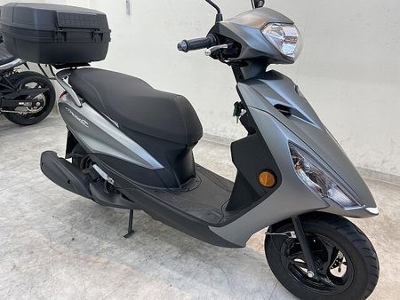 ヤマハ アクシス Z AXIS Z 2024年モデル/リアボックス付き/USB電源!! 2