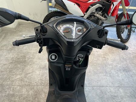ヤマハ アクシス Z AXIS Z 2024年モデル/リアボックス付き/USB電源!! 6