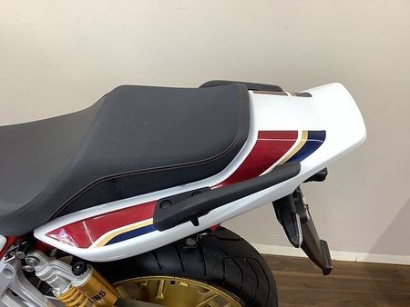 ホンダ CB1300スーパーフォア 【マル得】★CB1300スーパーフォア★ 絢爛な色使いが目を惹くSP!ワンオーナー車!!! 37