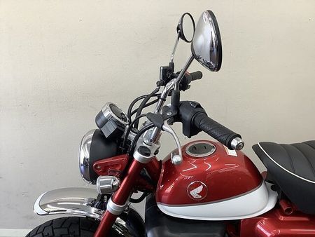 ホンダ モンキー125 モンキー125 見るほど愛着が湧くコクのあるデザインが特徴のミニバイク!日常使いから遊びま 17