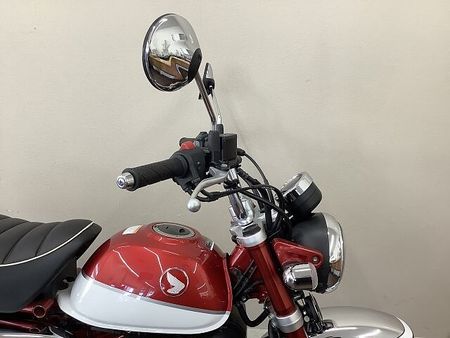 ホンダ モンキー125 モンキー125 見るほど愛着が湧くコクのあるデザインが特徴のミニバイク!日常使いから遊びま 39