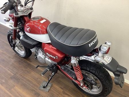 ホンダ モンキー125 モンキー125 見るほど愛着が湧くコクのあるデザインが特徴のミニバイク!日常使いから遊びま 9