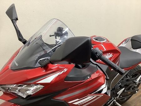 カワサキ ニンジャ 250 ニンジャ250 NINJAシリーズでは珍しいレッドカラーが目を惹く2022年モデル! 19