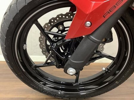 カワサキ ニンジャ 250 ニンジャ250 NINJAシリーズでは珍しいレッドカラーが目を惹く2022年モデル! 21