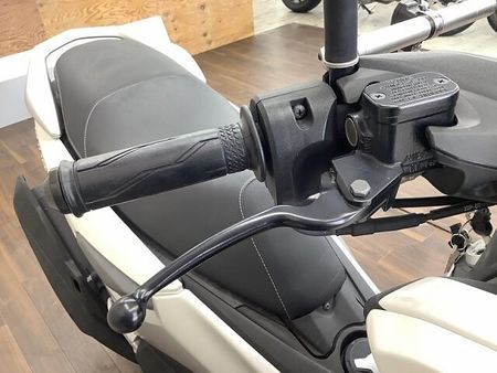 ヤマハ NMAX NMAX スポーツスクーターとしての存在感と走りを具現化させた1台!距離も浅めでこれから長 23