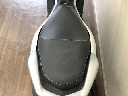 ヤマハ NMAX NMAX スポーツスクーターとしての存在感と走りを具現化させた1台!距離も浅めでこれから長 6