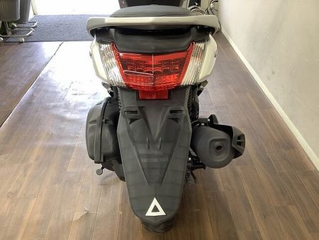 ヤマハ NMAX NMAX スポーツスクーターとしての存在感と走りを具現化させた1台!距離も浅めでこれから長 10