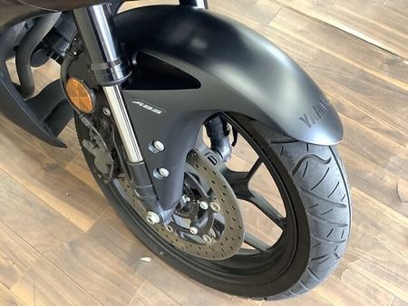 ヤマハ YZF-R25 YZF-R25【マル得】スポーツバイクとしてのカッコ良さと日常使いしやすいトルク感を兼ね備 14