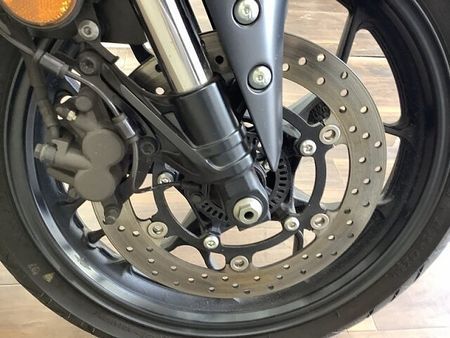 ヤマハ YZF-R25 YZF-R25【マル得】スポーツバイクとしてのカッコ良さと日常使いしやすいトルク感を兼ね備 16