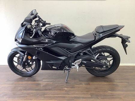 ヤマハ YZF-R25 YZF-R25【マル得】スポーツバイクとしてのカッコ良さと日常使いしやすいトルク感を兼ね備 3
