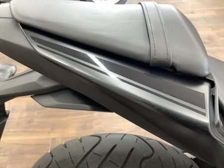 ヤマハ YZF-R25 YZF-R25【マル得】スポーツバイクとしてのカッコ良さと日常使いしやすいトルク感を兼ね備 31