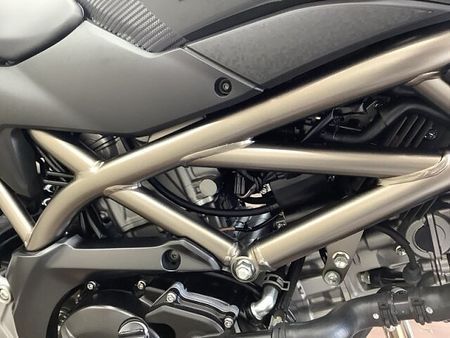 スズキ SV650 SV650 トレリスフレームの綺麗な造形とVツインのトルク感が特徴のミドルクラスネイキッド 30