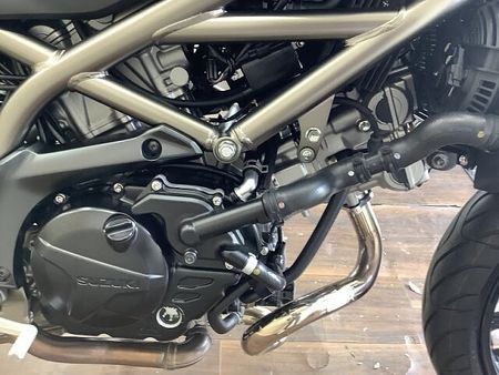 スズキ SV650 SV650 トレリスフレームの綺麗な造形とVツインのトルク感が特徴のミドルクラスネイキッド 32