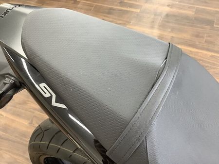 スズキ SV650 SV650 トレリスフレームの綺麗な造形とVツインのトルク感が特徴のミドルクラスネイキッド 37