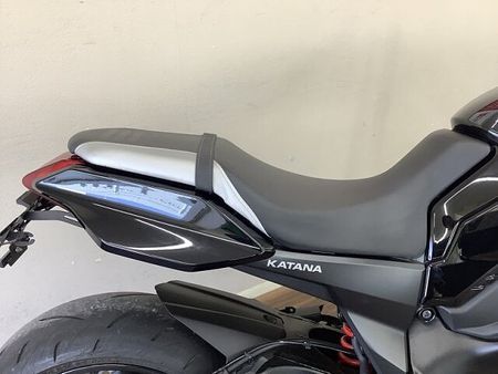 スズキ GSX1000S カタナ (刀) KATANA1000 名の通りの切れ味ある走りは今も顕在!かつての名車のリバイバルモデル! 11
