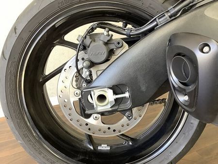 スズキ GSX1000S カタナ (刀) KATANA1000 名の通りの切れ味ある走りは今も顕在!かつての名車のリバイバルモデル! 14