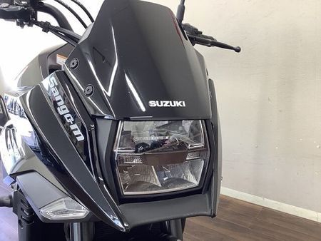 スズキ GSX1000S カタナ (刀) KATANA1000 名の通りの切れ味ある走りは今も顕在!かつての名車のリバイバルモデル! 17