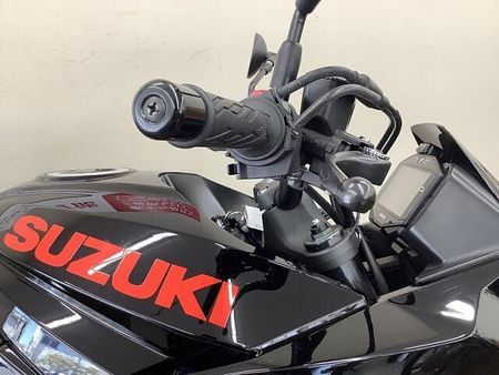 スズキ GSX1000S カタナ (刀) KATANA1000 名の通りの切れ味ある走りは今も顕在!かつての名車のリバイバルモデル! 22