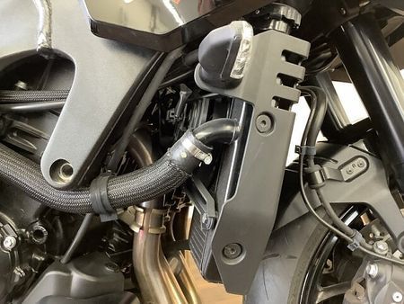 スズキ GSX1000S カタナ (刀) KATANA1000 名の通りの切れ味ある走りは今も顕在!かつての名車のリバイバルモデル! 24