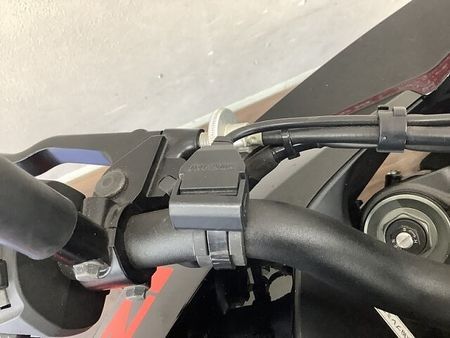 スズキ GSX1000S カタナ (刀) KATANA1000 名の通りの切れ味ある走りは今も顕在!かつての名車のリバイバルモデル! 27