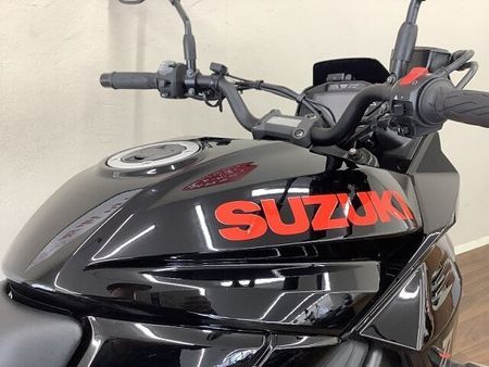 スズキ GSX1000S カタナ (刀) KATANA1000 名の通りの切れ味ある走りは今も顕在!かつての名車のリバイバルモデル! 28