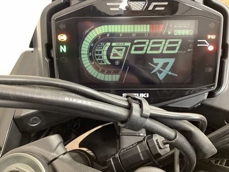 スズキ GSX1000S カタナ (刀) KATANA1000 名の通りの切れ味ある走りは今も顕在!かつての名車のリバイバルモデル! 30