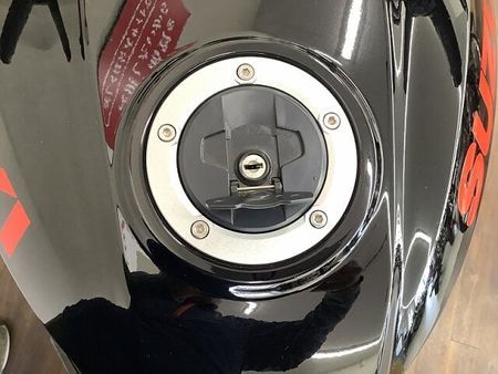 スズキ GSX1000S カタナ (刀) KATANA1000 名の通りの切れ味ある走りは今も顕在!かつての名車のリバイバルモデル! 33