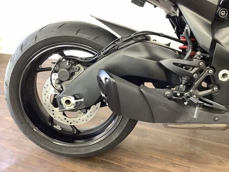 スズキ GSX1000S カタナ (刀) KATANA1000 名の通りの切れ味ある走りは今も顕在!かつての名車のリバイバルモデル! 35
