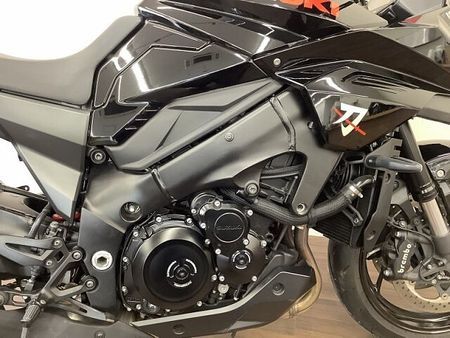 スズキ GSX1000S カタナ (刀) KATANA1000 名の通りの切れ味ある走りは今も顕在!かつての名車のリバイバルモデル! 37