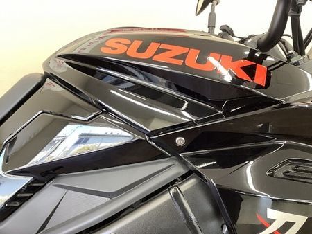 スズキ GSX1000S カタナ (刀) KATANA1000 名の通りの切れ味ある走りは今も顕在!かつての名車のリバイバルモデル! 5