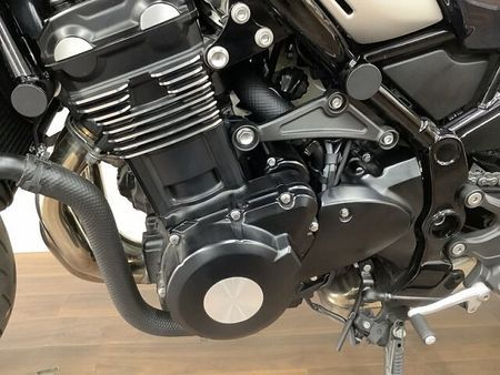 カワサキ Z900RS Z900RS 形こそ往年の名車ながらABS・ETC等現代の装備を充実させたクラフトマンシッ 32