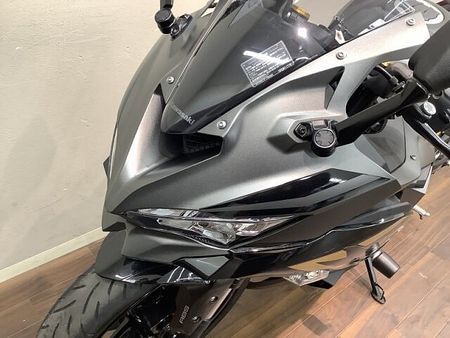 カワサキ ZX-25R 【マル得】ニンジャZX-25R SE シャープさ際立つガンメタリックカラーが特徴の2022 18