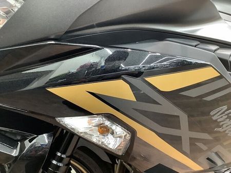 カワサキ ZX-25R 【マル得】ニンジャZX-25R SE シャープさ際立つガンメタリックカラーが特徴の2022 25