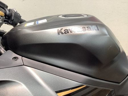 カワサキ ZX-25R 【マル得】ニンジャZX-25R SE シャープさ際立つガンメタリックカラーが特徴の2022 31
