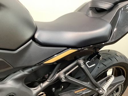 カワサキ ZX-25R 【マル得】ニンジャZX-25R SE シャープさ際立つガンメタリックカラーが特徴の2022 32
