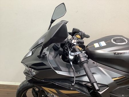 カワサキ ZX-25R 【マル得】ニンジャZX-25R SE シャープさ際立つガンメタリックカラーが特徴の2022 10